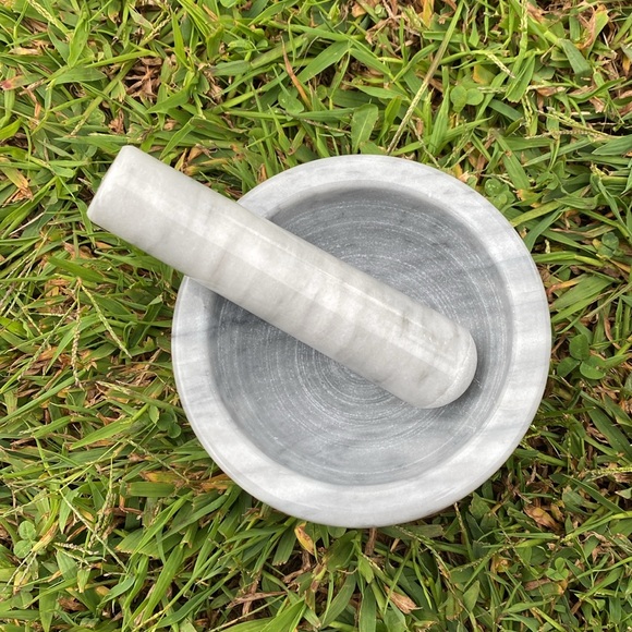 Marble mortar and pestle, crushing grinding herbs, spices nutmeats - Picture 15 of 16